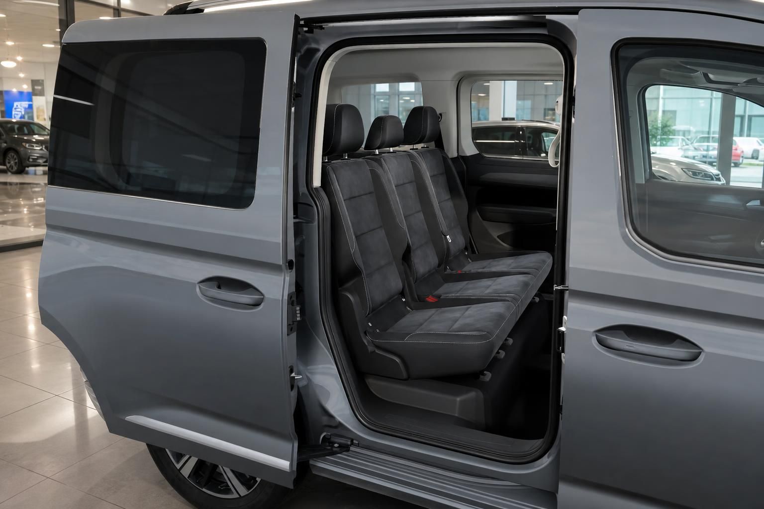 VW Caddy Innenraum Rücksitzbank mit offener Schiebetür