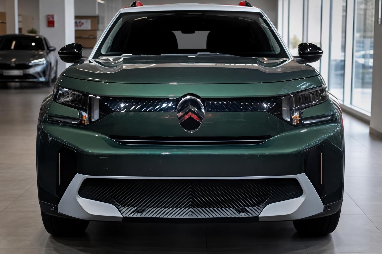 Citroën SUV grün frontal mit markantem Kühlergrill