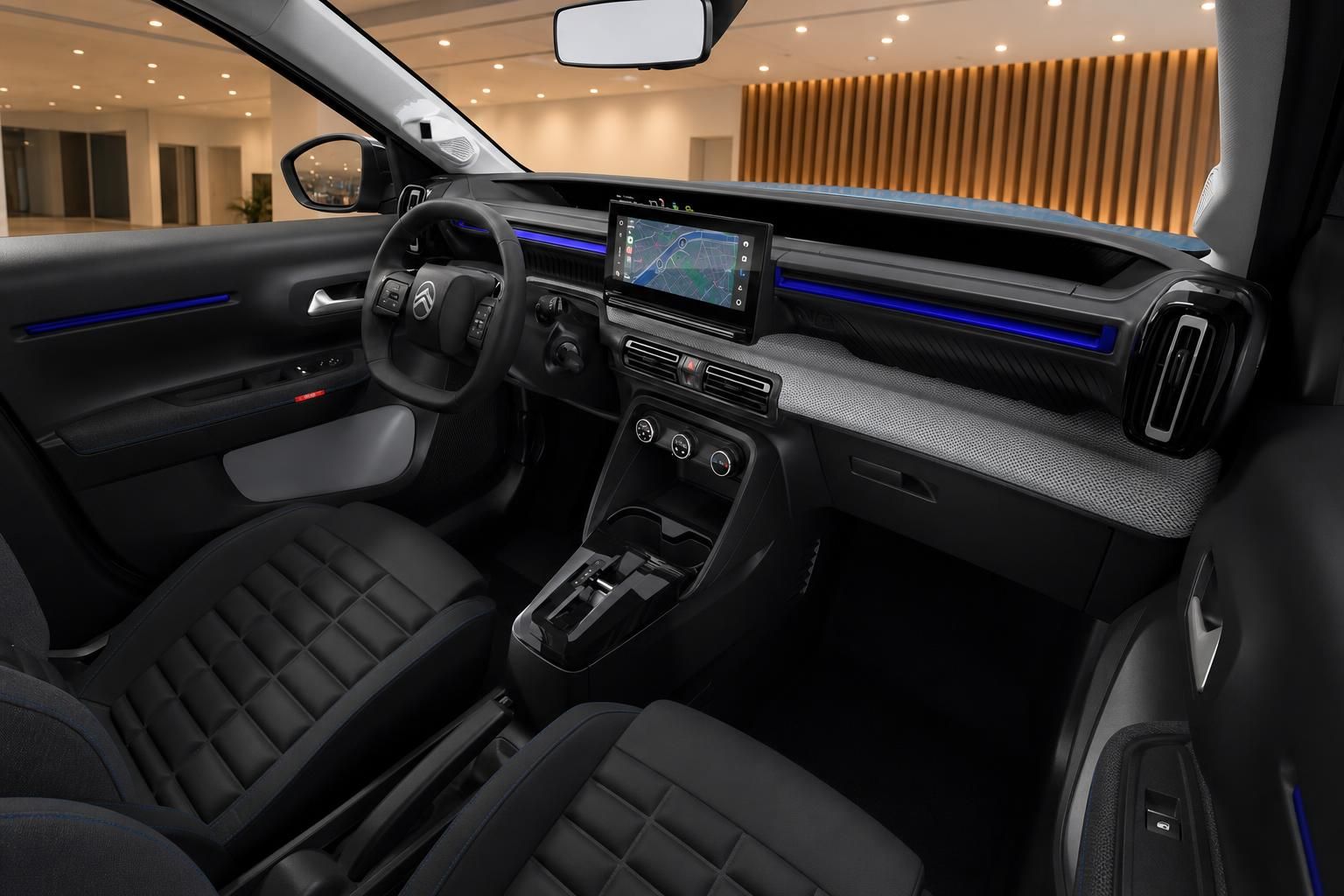 Citroën Cockpit mit digitalem Touchscreen und blauer Ambientebeleuchtung