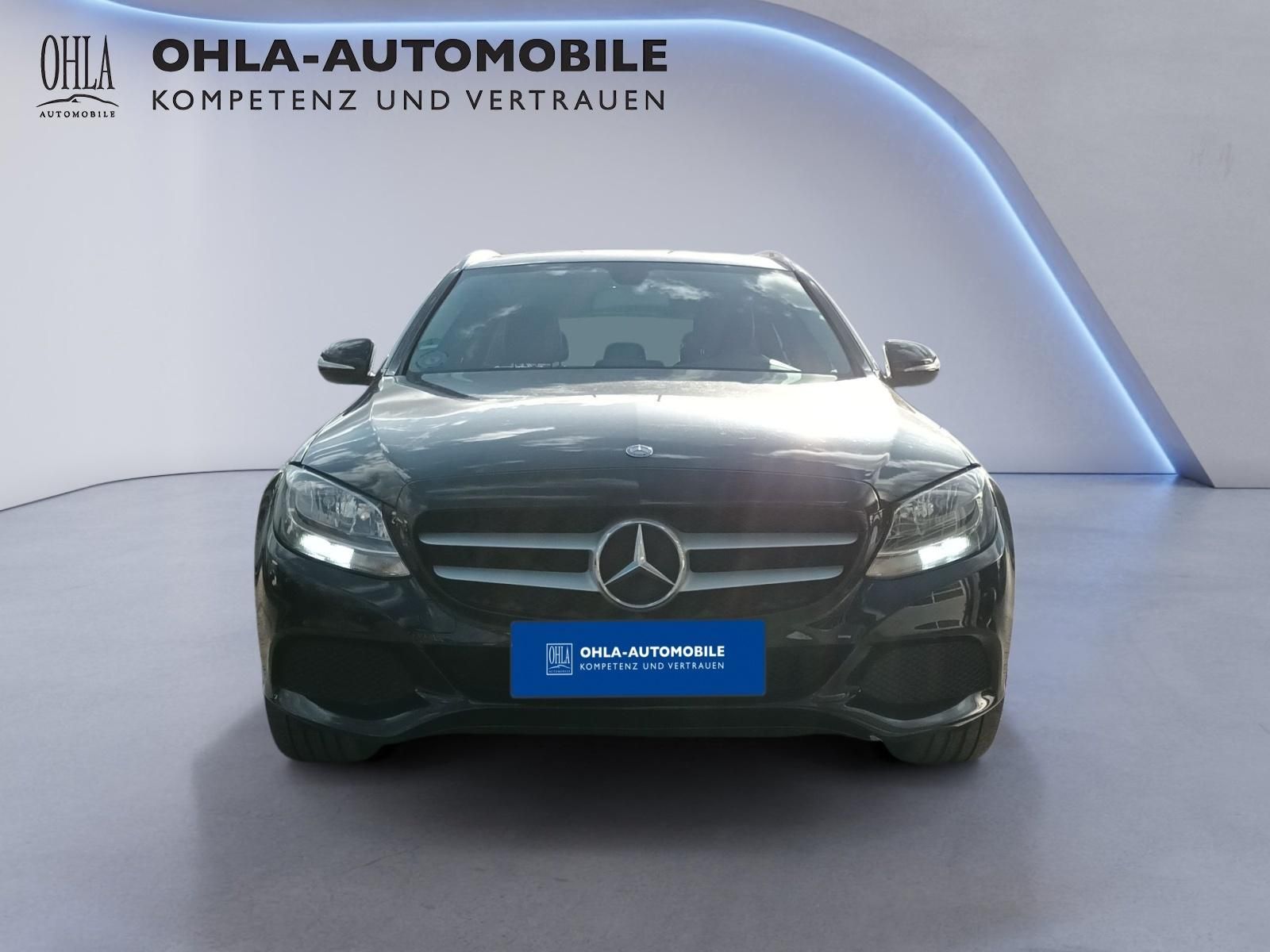 Mercedes-Benz C-Klasse T-Modell schwarz, Frontansicht bei OHLA-Automobile