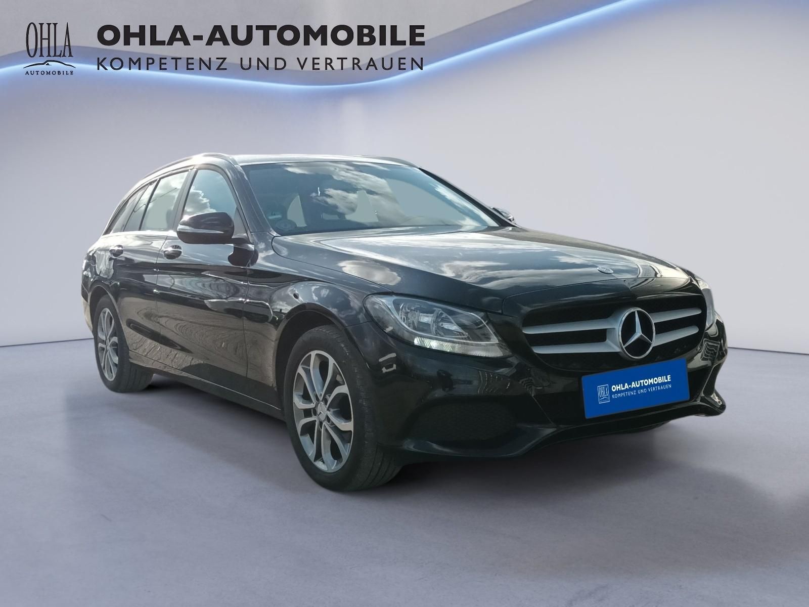 Mercedes-Benz C-Klasse Kombi schwarz Seitenansicht bei OHLA-Automobile
