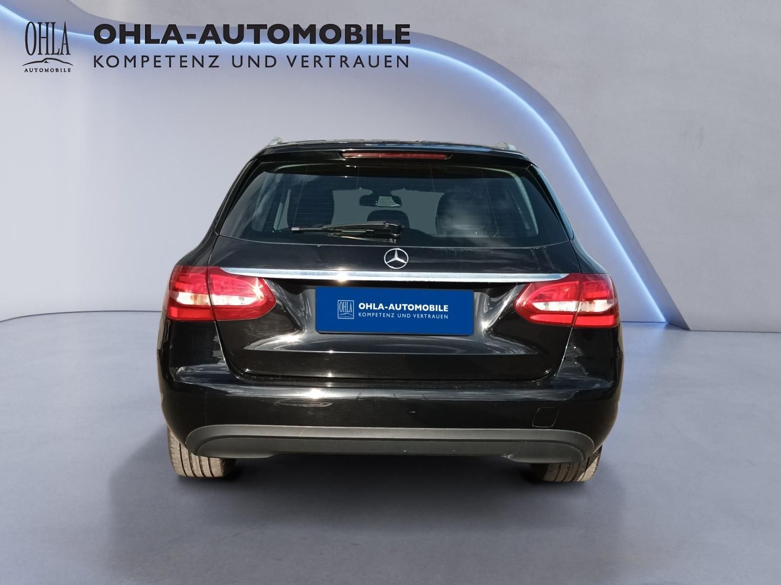 Mercedes-Benz T-Modell schwarz, Heckansicht bei OHLA-Automobile