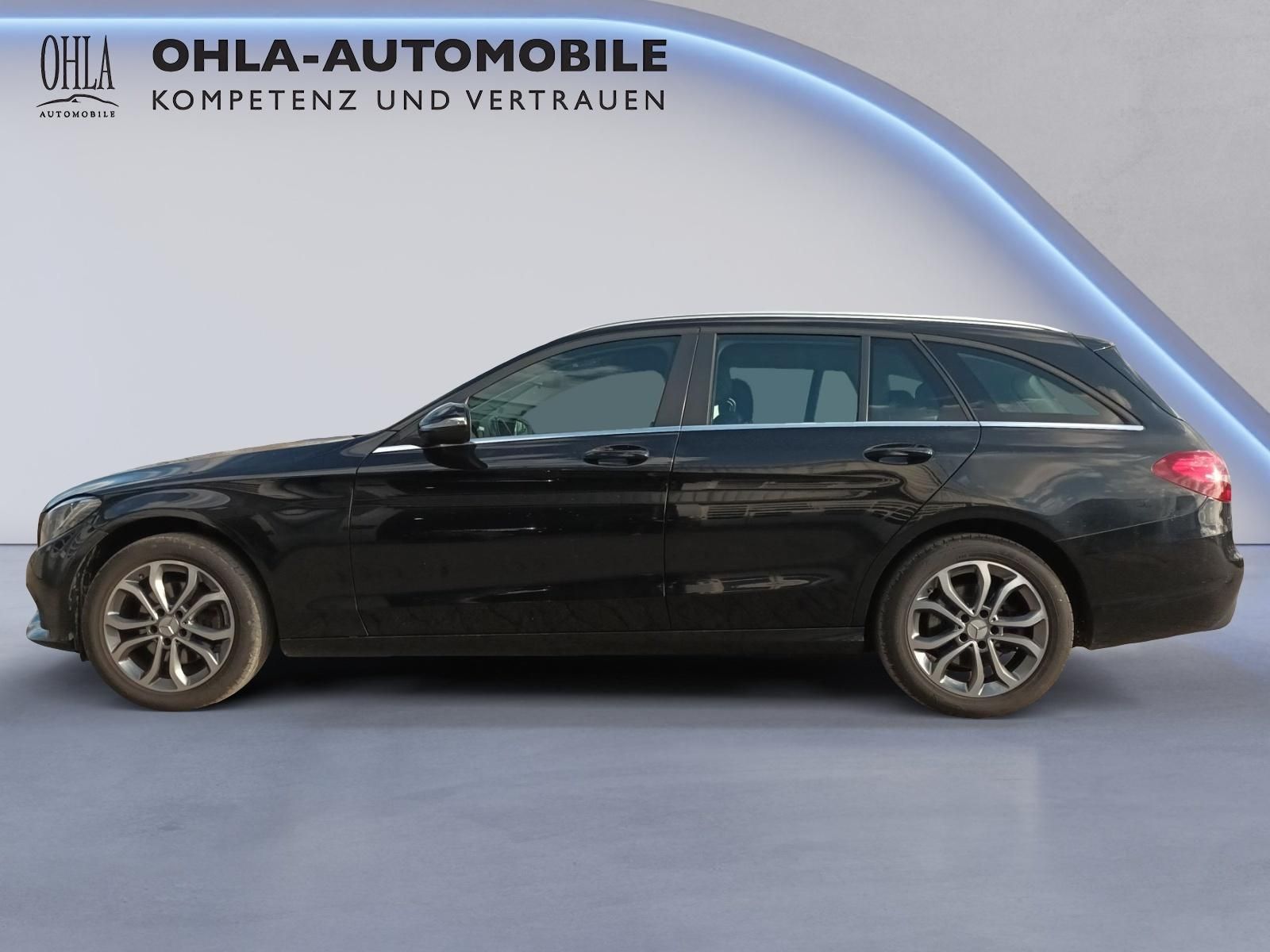 Mercedes-Benz C-Klasse T-Modell schwarz Seitenansicht bei Ohla Automobile