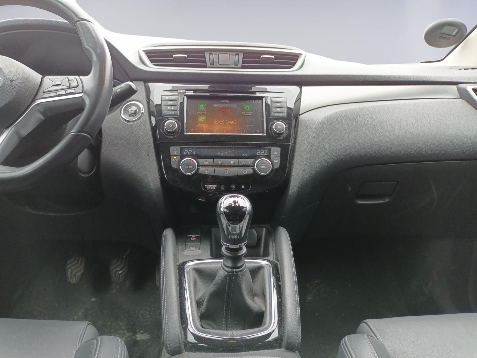 Nissan Qashqai Cockpit mit Multimedia-Display und Schaltung