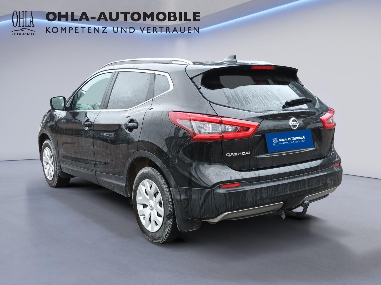 Nissan Qashqai schwarz Heckansicht bei OHLA-Automobile