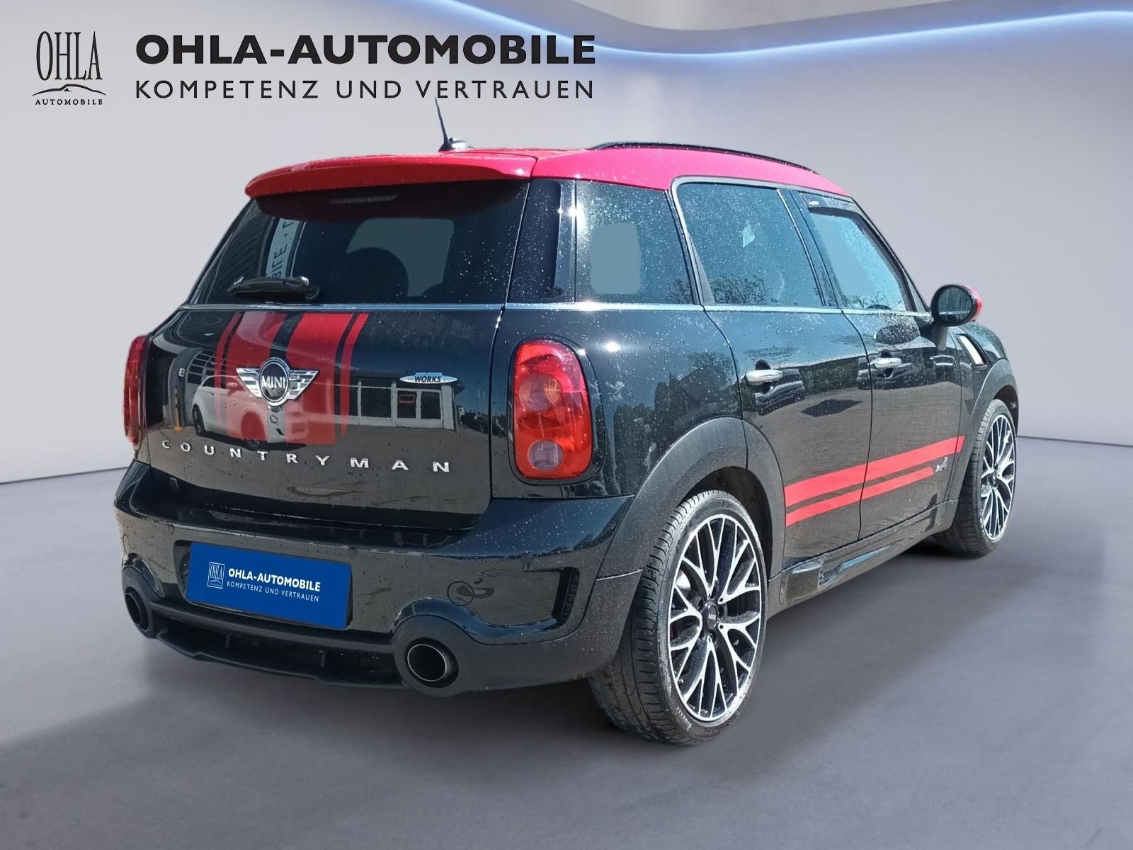 MINI Countryman JCW schwarz mit rotem Dach, Heckansicht - OHLA Automobile
