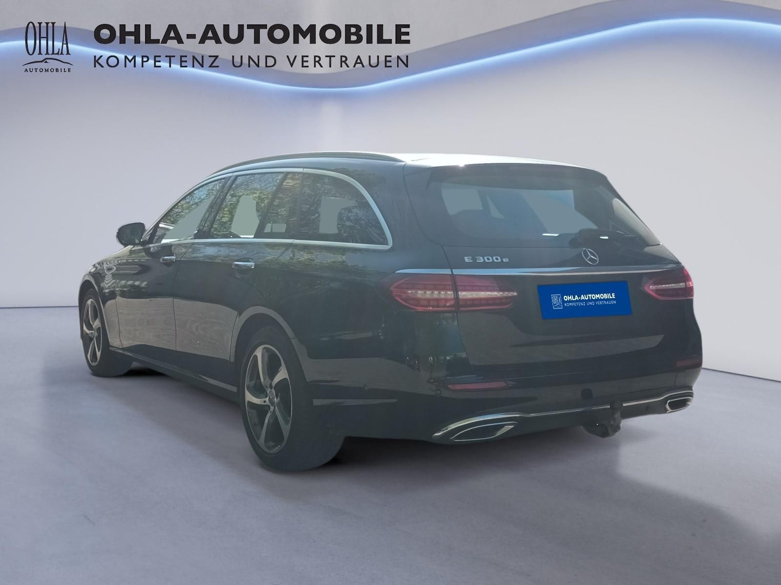 Mercedes-Benz E 300 e T-Modell schwarz Heckansicht bei OHLA-Automobile