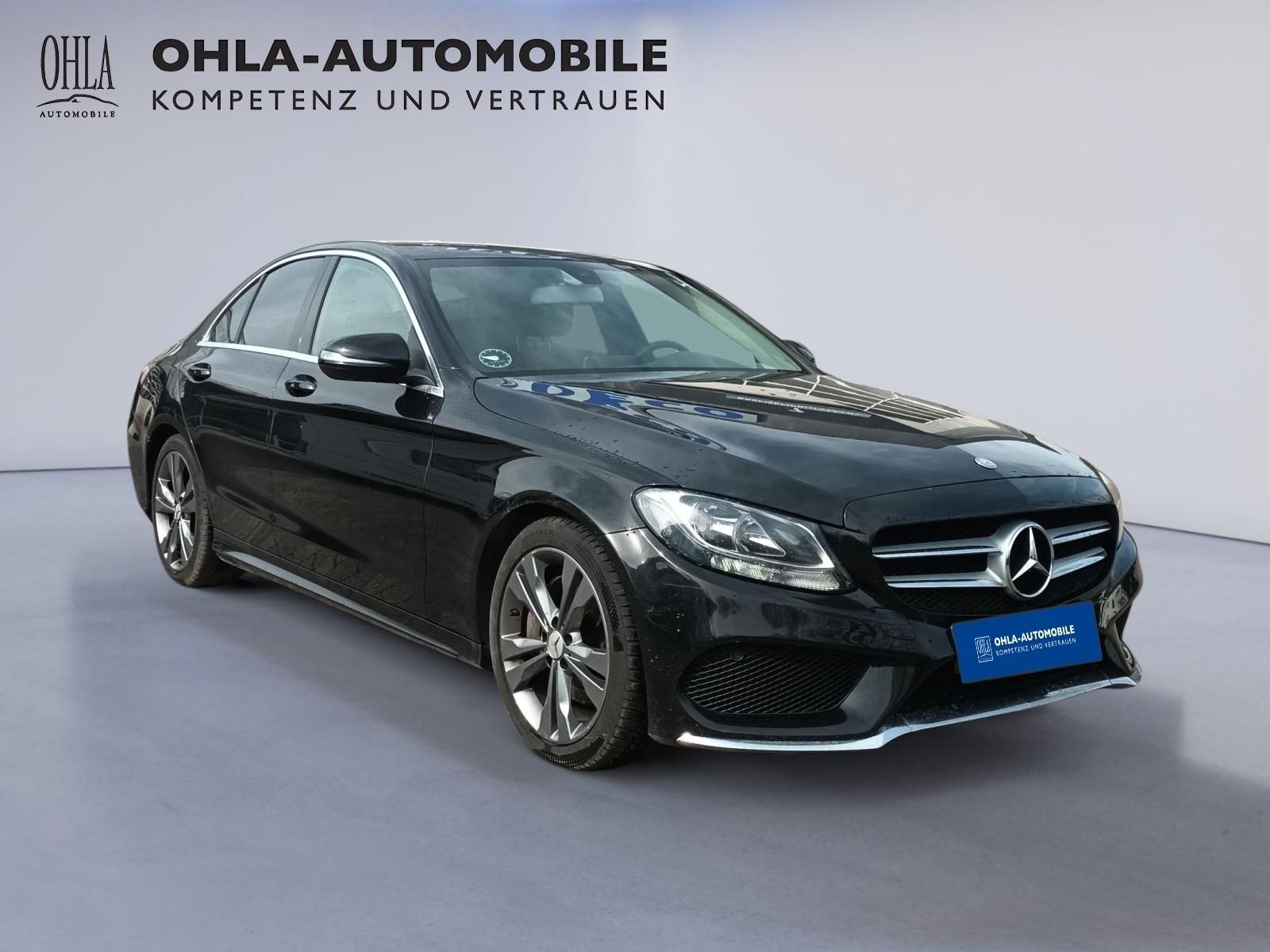 Mercedes-Benz C-Klasse Limousine schwarz, Frontansicht schräg