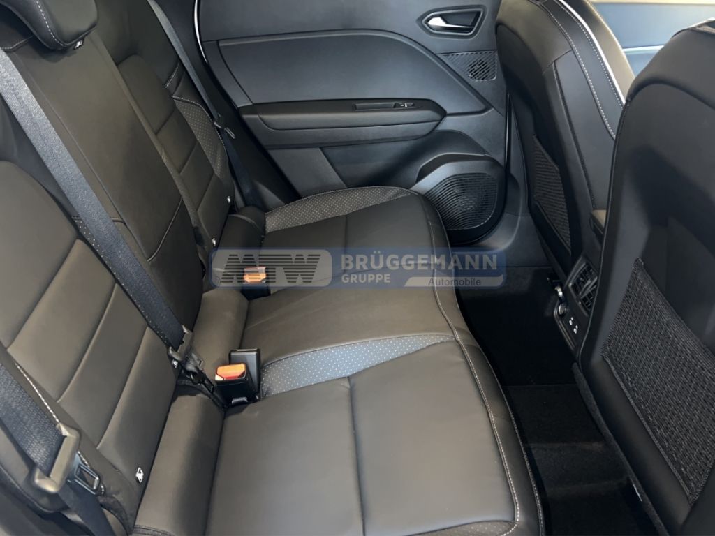 Rücksitze im Innenraum des Mitsubishi ASX HEV mit Lederausstattung