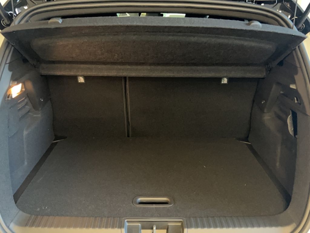 Kofferraum des Mitsubishi ASX HEV mit leerer Ladefläche
