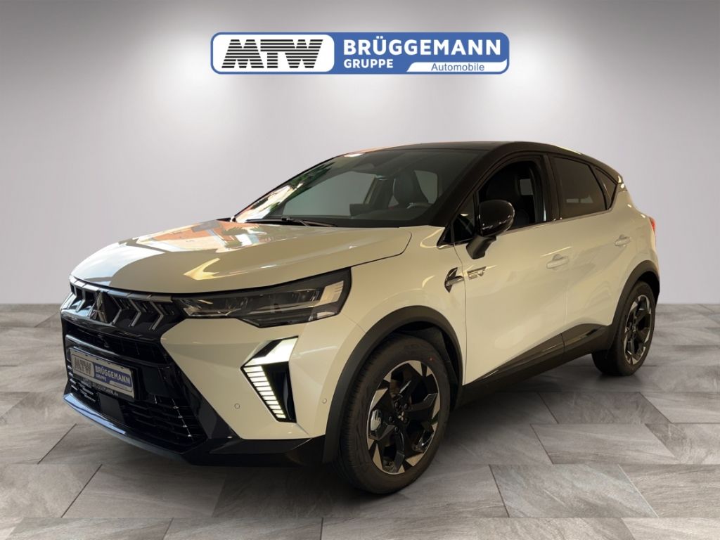 Mitsubishi SUV in Beige mit schwarzem Dach, Frontansicht schräg