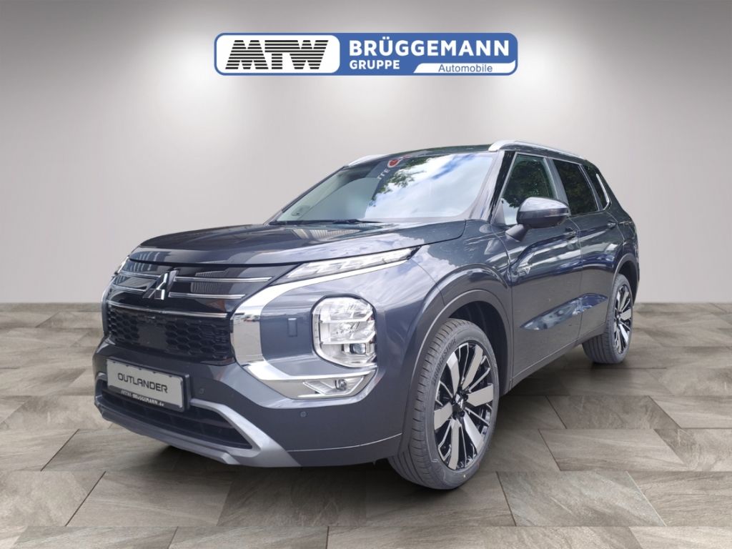 Mitsubishi Outlander in Grau, Frontansicht schräg bei MTW Brüggemann