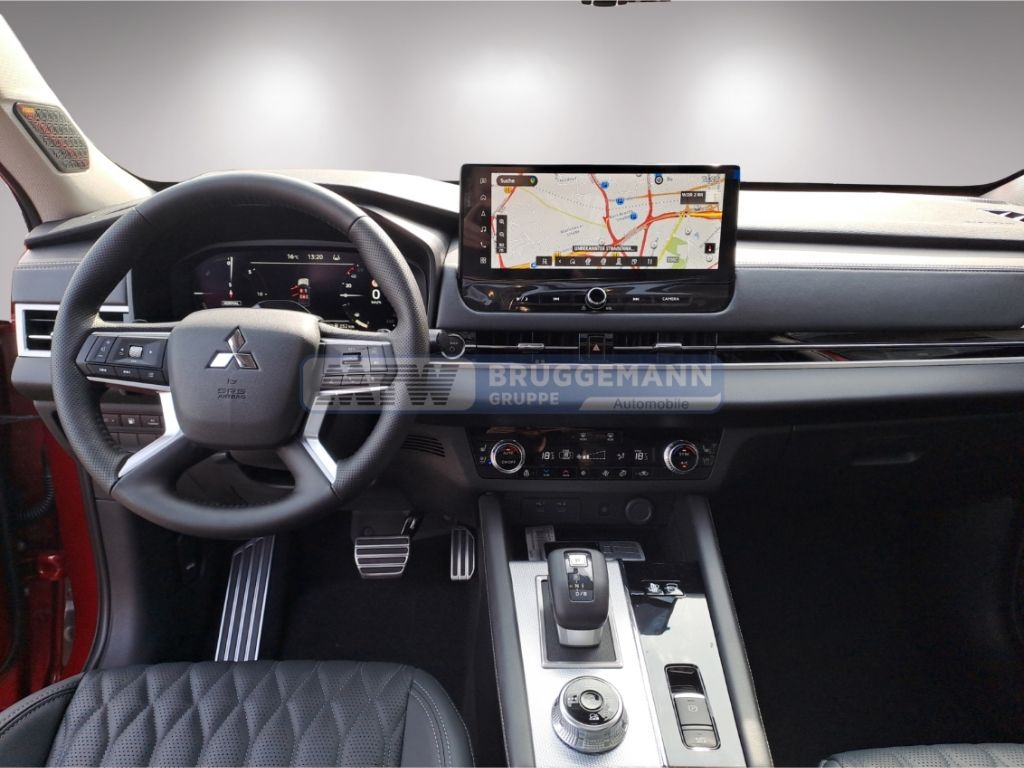 Mitsubishi Cockpit mit Lenkrad, Navigationsdisplay und Mittelkonsole