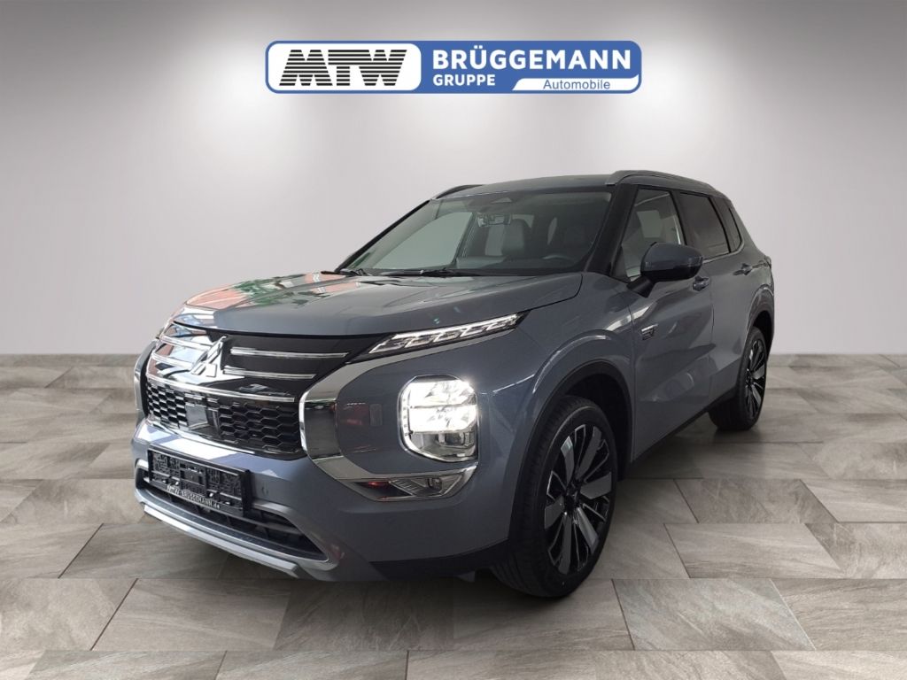 Mitsubishi Outlander SUV grau metallic Frontansicht beim Autohaus