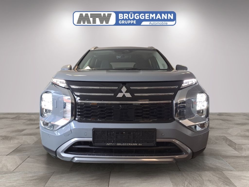 Mitsubishi Outlander PHEV grau, Frontansicht mit LED-Scheinwerfern