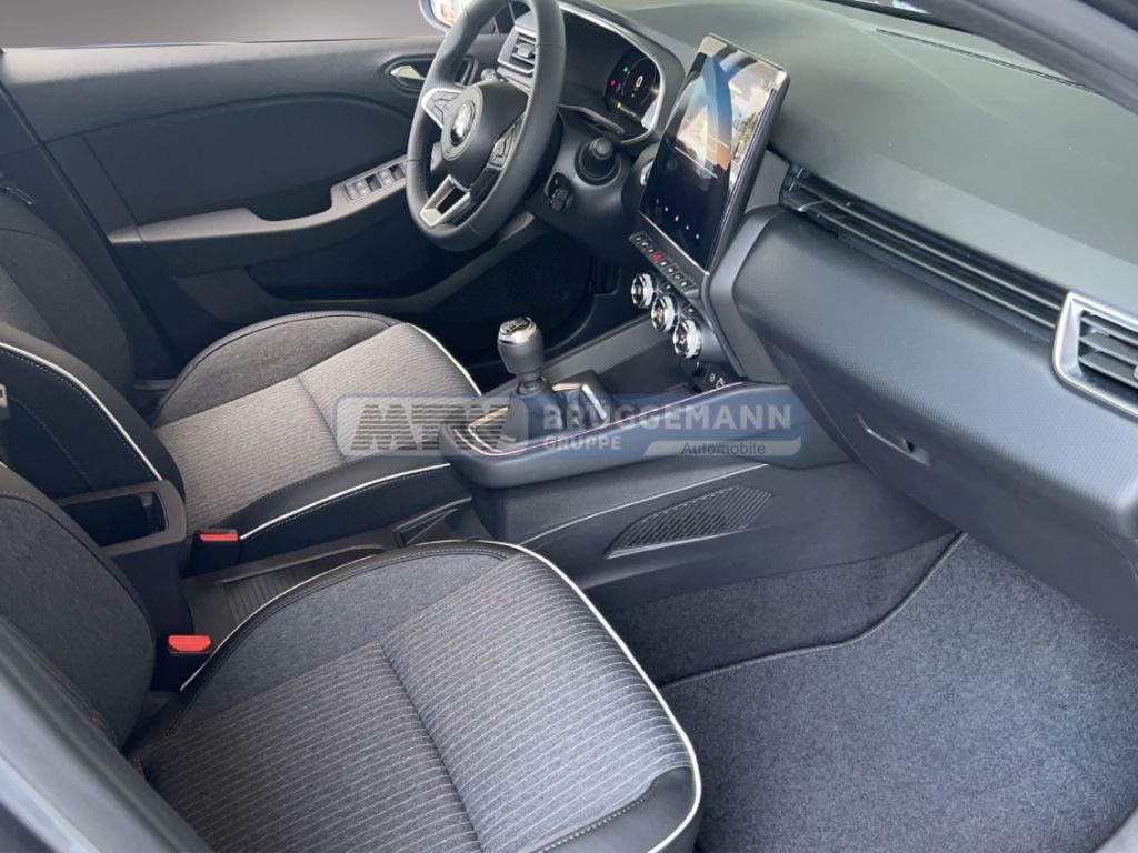 Mitsubishi Colt Innenraum Cockpit und Vordersitze Detailansicht