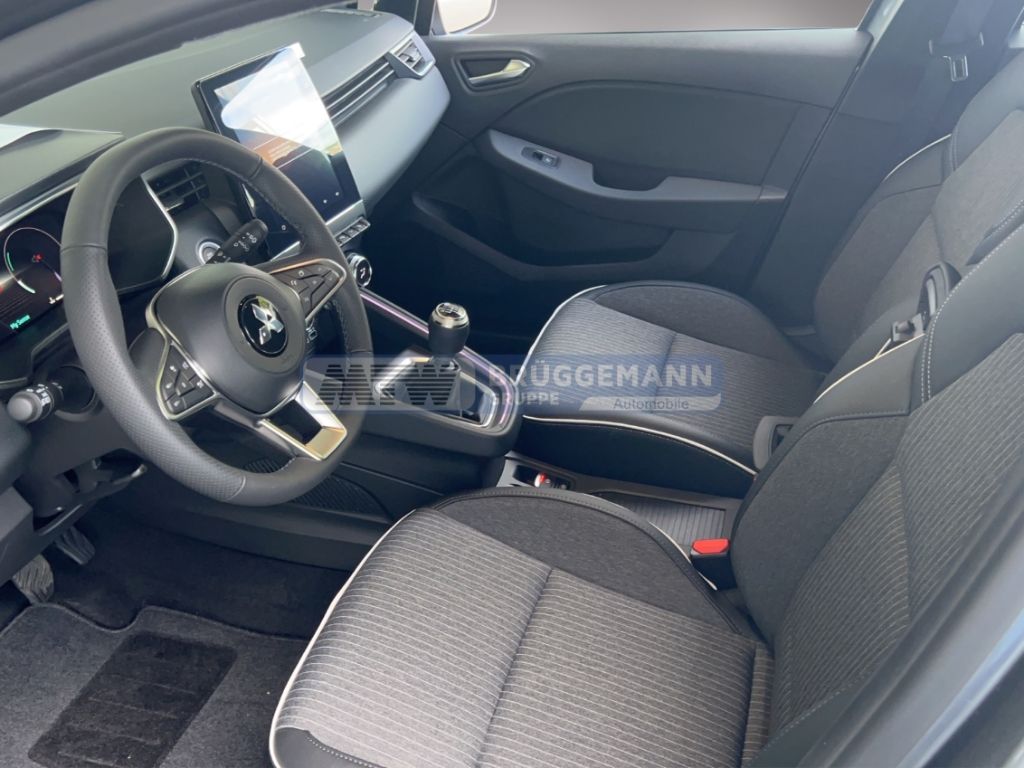 Mitsubishi Colt Innenraum mit Sportsitzen und Cockpit-Ansicht