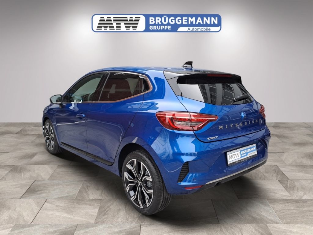 Mitsubishi Colt blau Heckansicht schräg links im Autohaus MTW