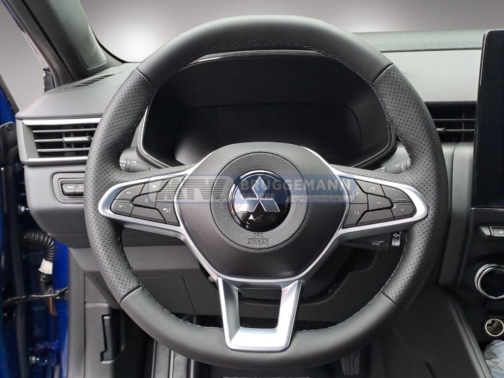Mitsubishi Lenkrad mit Multifunktionstasten Innenraum Detail