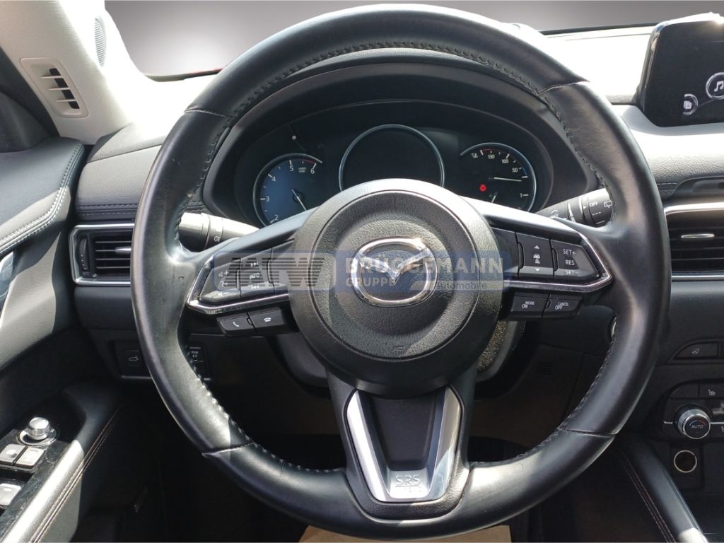 Mazda CX-5 Lenkrad und Cockpit Innenraum Detail