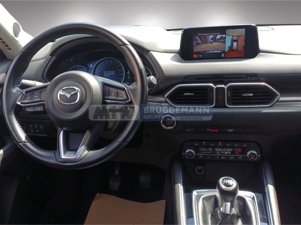 Mazda CX-5 Cockpit Lenkrad und Multimedia Display