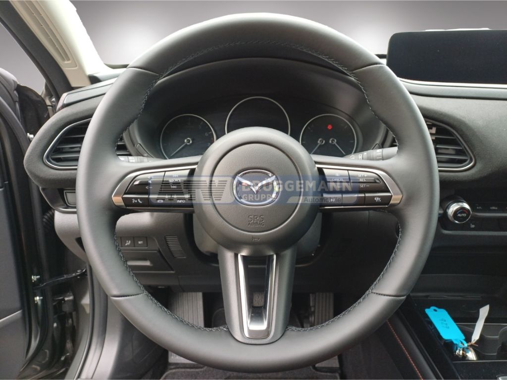 Mazda CX-30 Innenraum: Lenkrad und Cockpit im Detail
