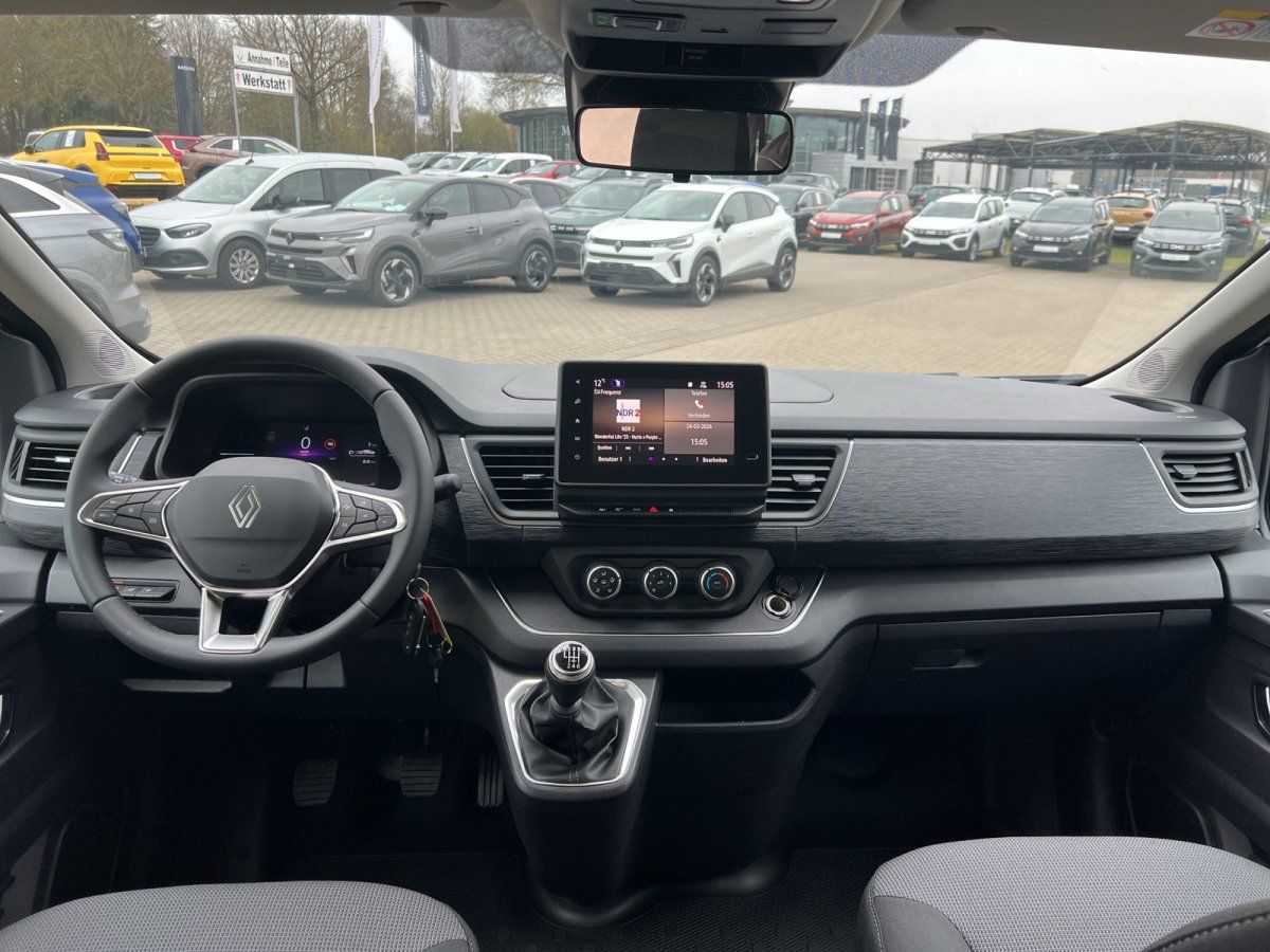 Renault Fahrzeug Armaturenbrett Innenraum mit Lenkrad und Touchscreen Display