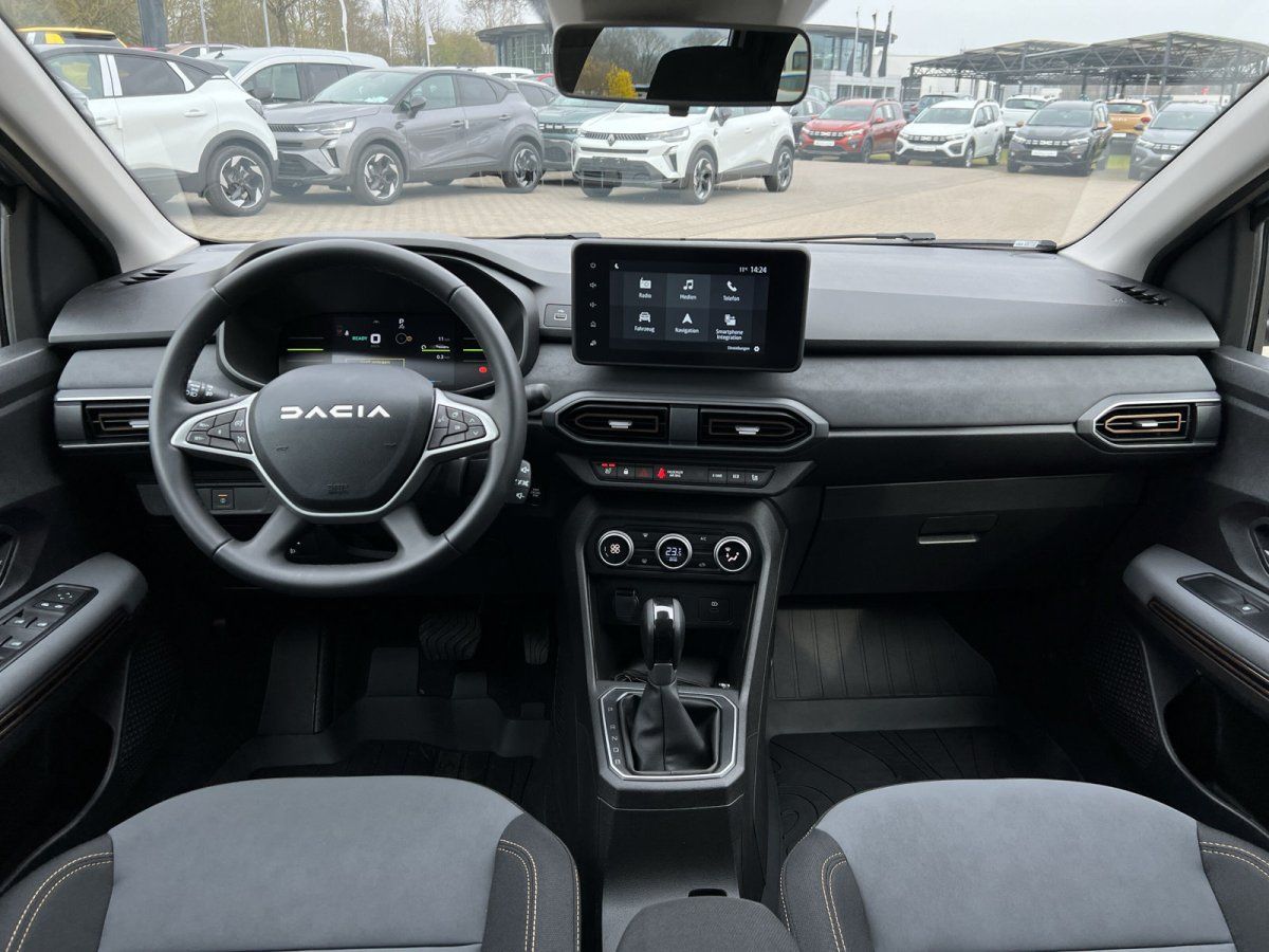 Dacia Innenraum mit Armaturenbrett, Lenkrad und Touchscreen-Display