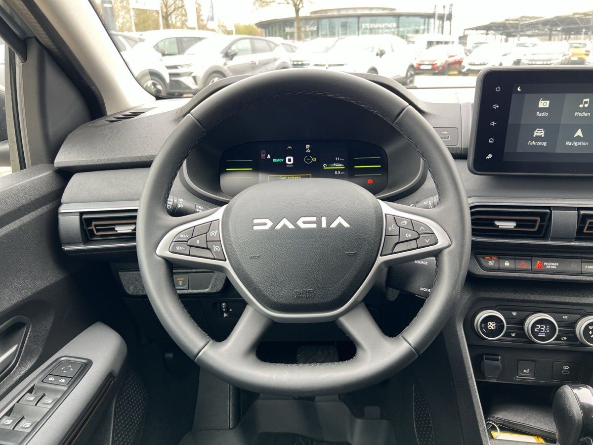 Dacia Cockpit-Ansicht mit digitalem Display und Infotainment-System