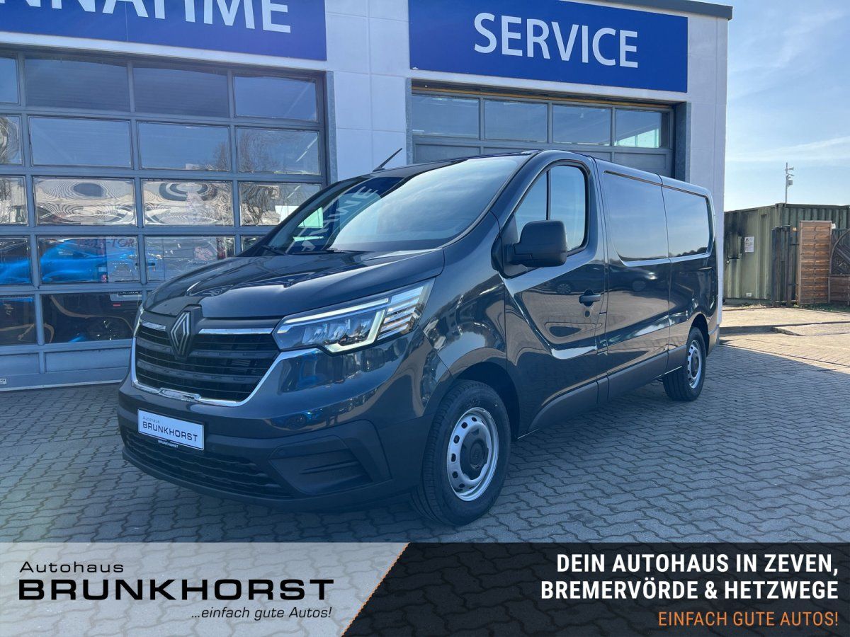 Renault Trafic Kastenwagen in Dunkelgrau im Autohaus Brunkhorst Showroom