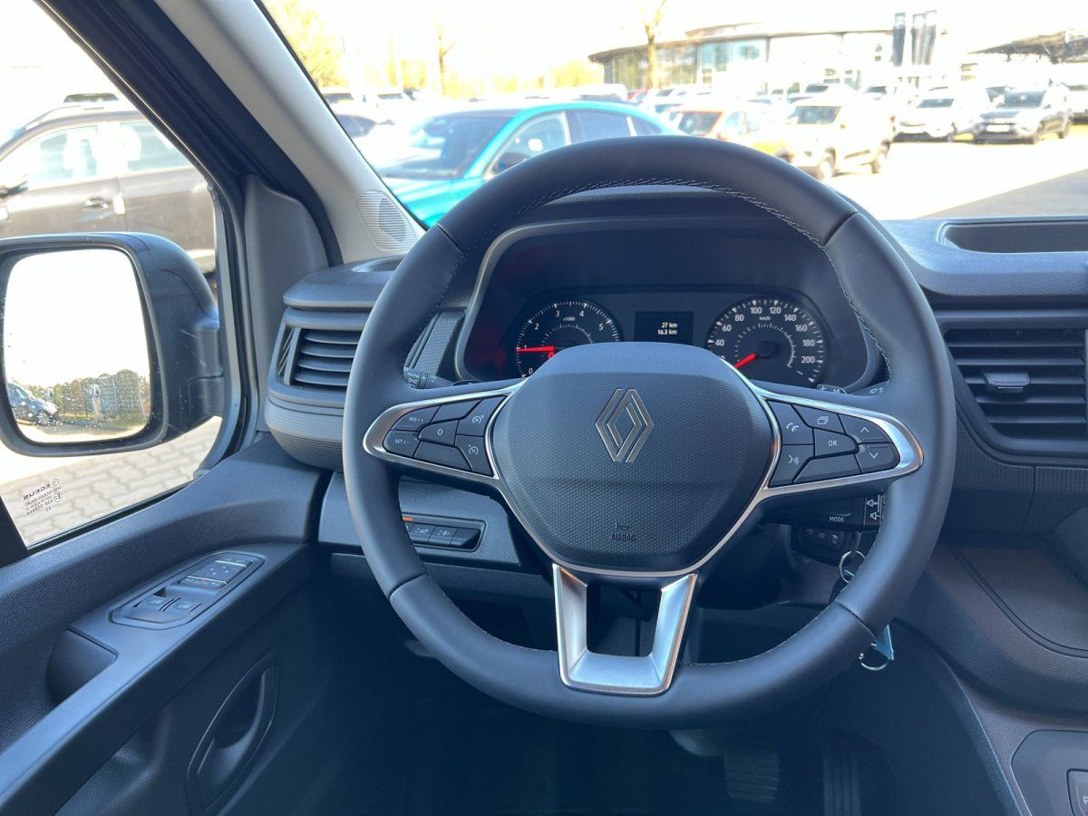 Renault Master Innenraum mit Lenkrad, Tacho und moderner Cockpit-Ausstattung