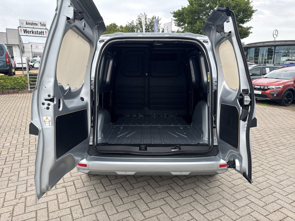 Volkswagen Caddy Cargo Laderaum geöffnet Heckansicht silber im Autohaus