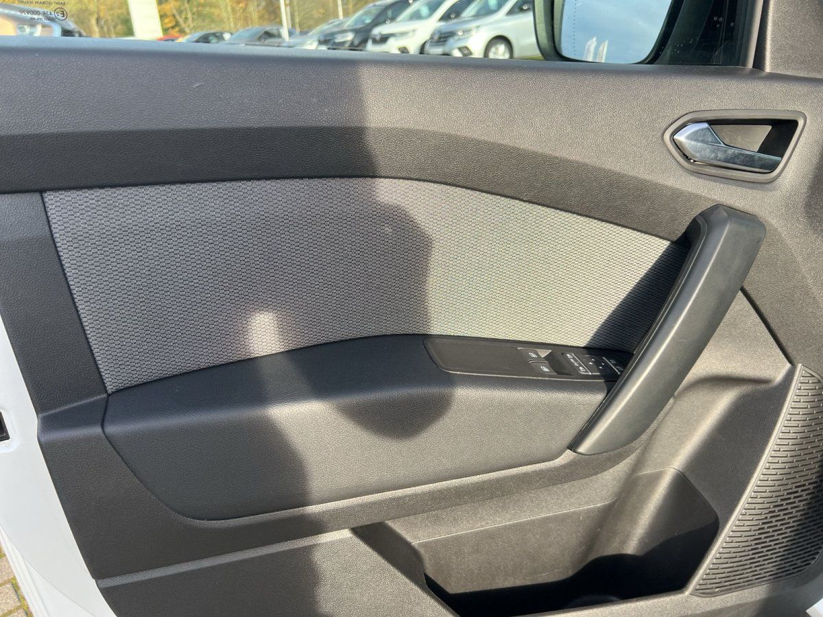 Fahrzeugtür Innenverkleidung mit Fensterheber und Türgriff in grau-schwarzem Design