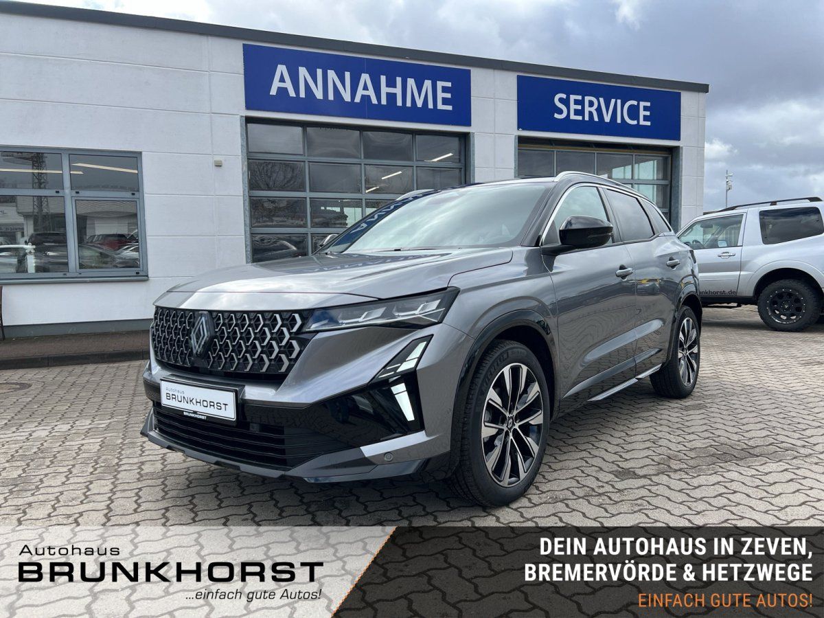 Grauer Renault Austral SUV von schräg vorne im Autohaus-Showroom