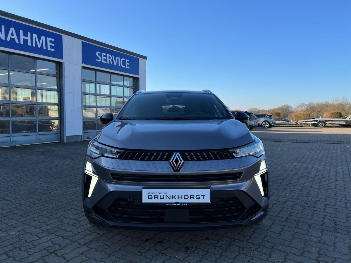 Renault SUV Frontansicht grau im Autohaus Brunkhorst Showroom