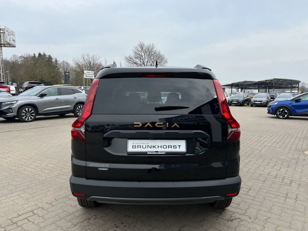 Dacia Jogger Heckansicht im Autohaus Brunkhörst mit Händlerkennzeichen