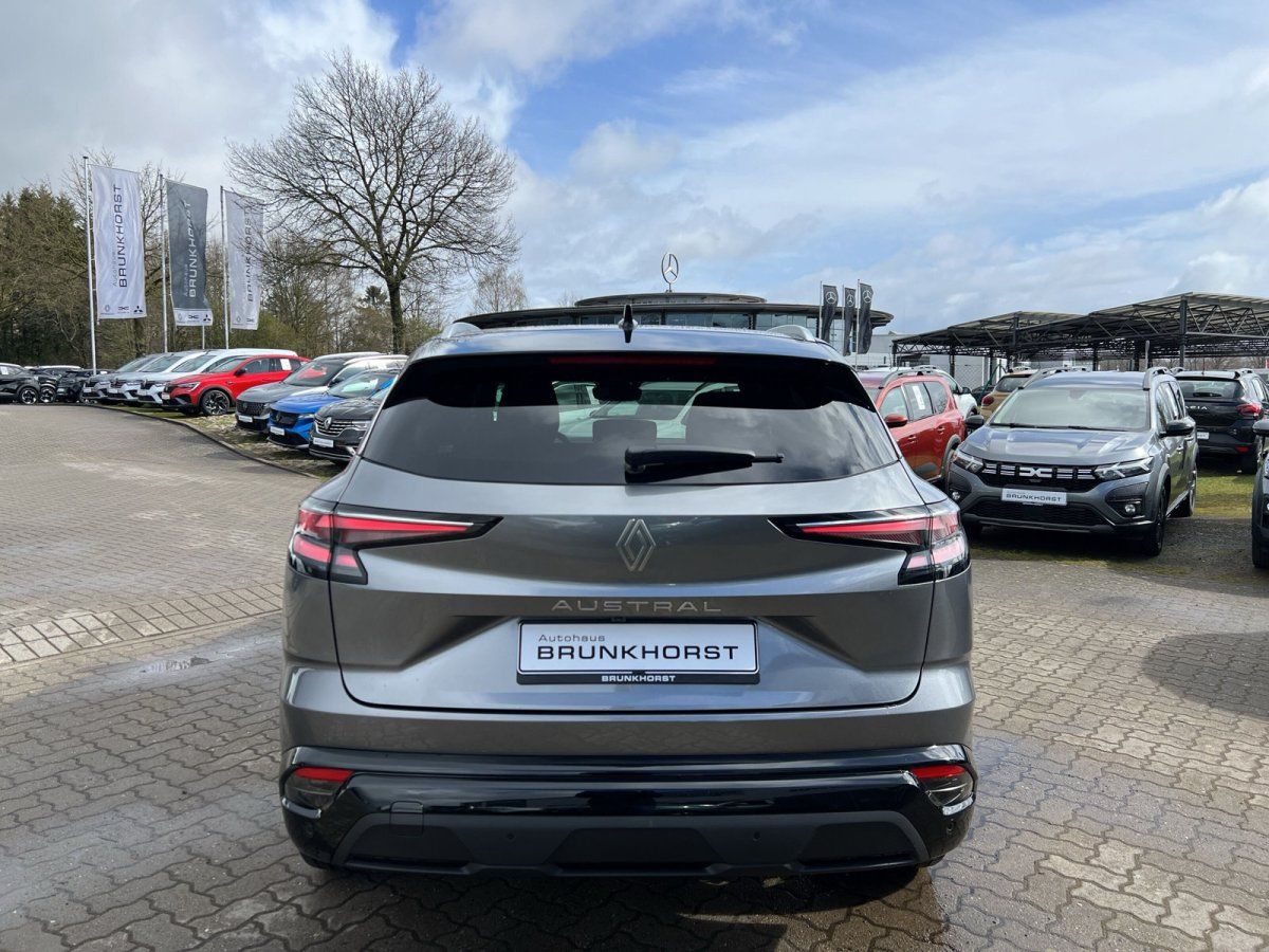 Renault Austral Heckansicht in grau - SUV mit LED-Rückleuchten im Autohaus Brunkhorst