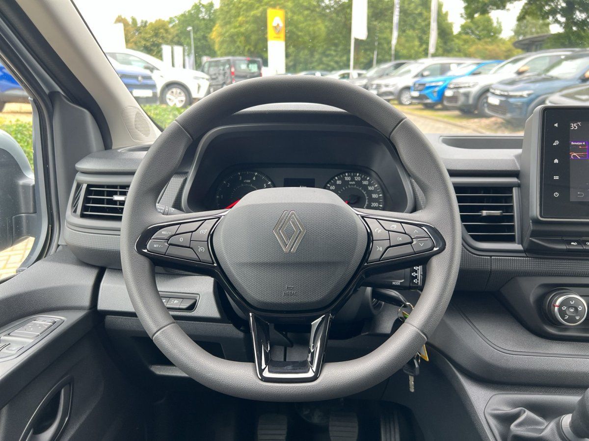 Renault Innenraum Cockpit mit Lenkrad, Instrumententafel und Touchscreen im Autohaus