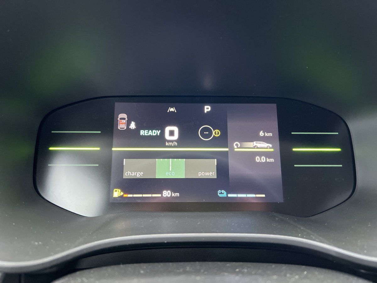 Digitales Kombiinstrument Elektrofahrzeug mit Reichweitenanzeige 80 km und Eco-Modus