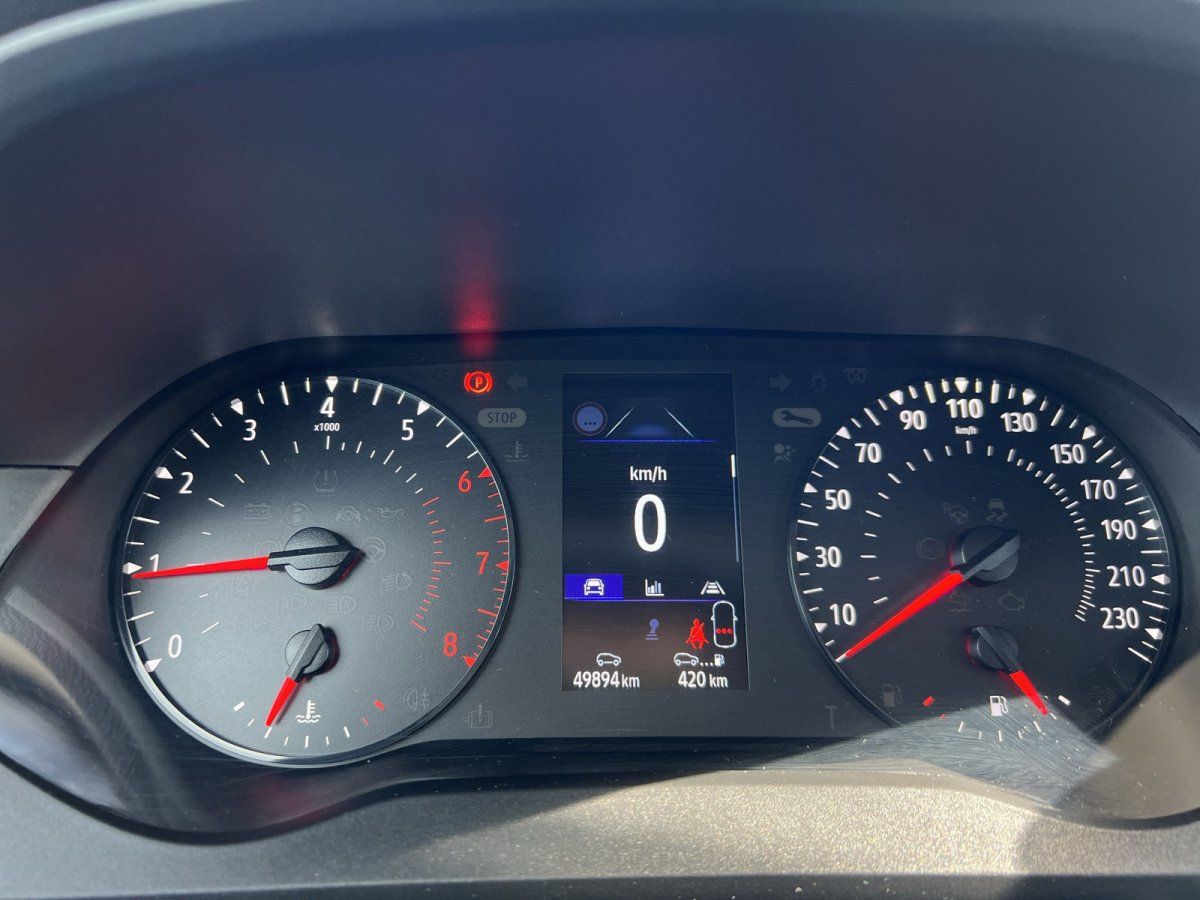 Renault Tacho-Cockpit mit Tachometer und Drehzahlmesser, 49894 km Kilometerstand im Autohaus