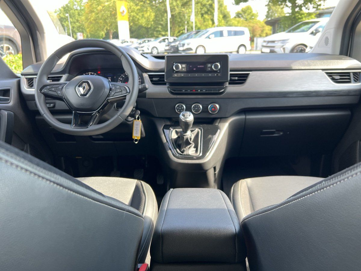 Renault Kangoo Innenraum mit Schaltgetriebe, Ledersitze und Touchscreen-Infotainment