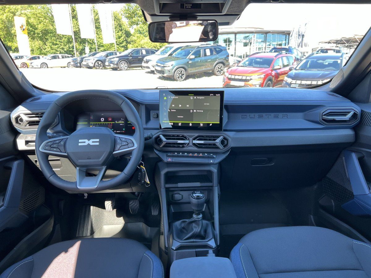 Dacia Duster Innenraum mit digitalem Cockpit und Touchscreen-Infotainment