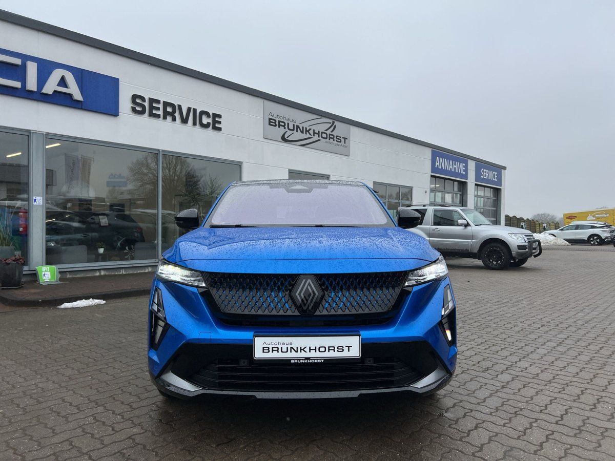 Blauer Renault SUV Frontansicht im Autohaus Brunkhorst Showroom
