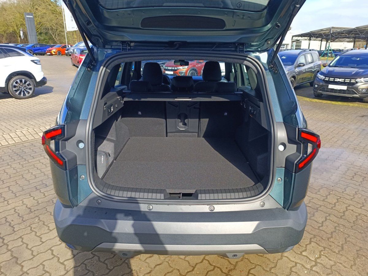 Dacia Jogger Kofferraum geöffnet – großes Ladevolumen im Autohaus