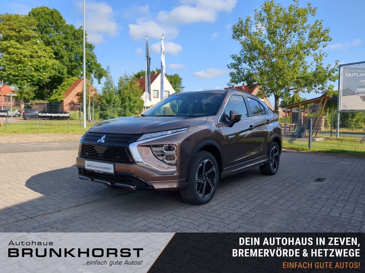 Brauner Mitsubishi Eclipse Cross im Autohaus Brunkhorst Showroom Frontansicht