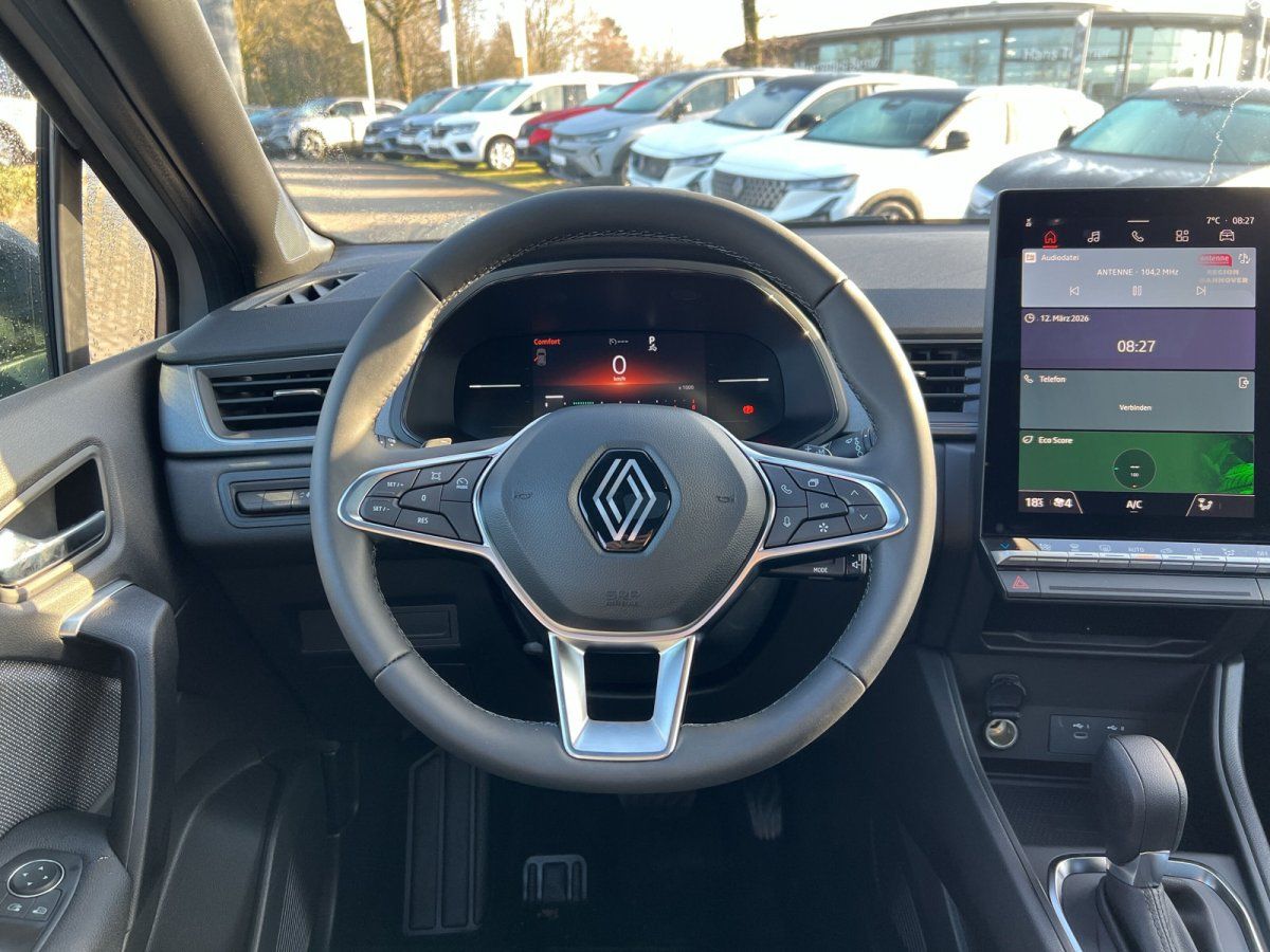 Renault Innenraum mit Lenkrad, digitalem Cockpit und großem Infotainment-Touchscreen