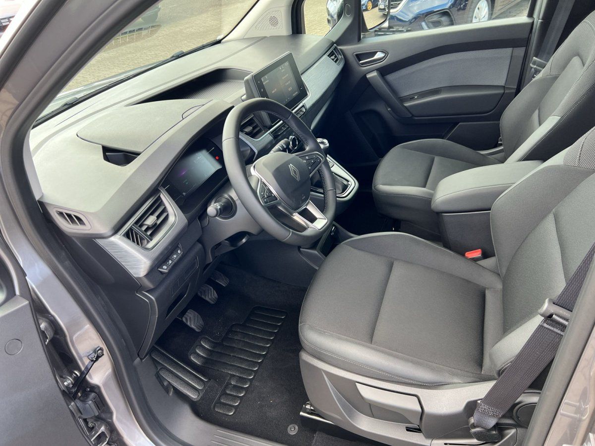 Renault Kangoo Innenraum Fahrerseite mit Ledersitzen, Multimediascreen und modernem Cockpit