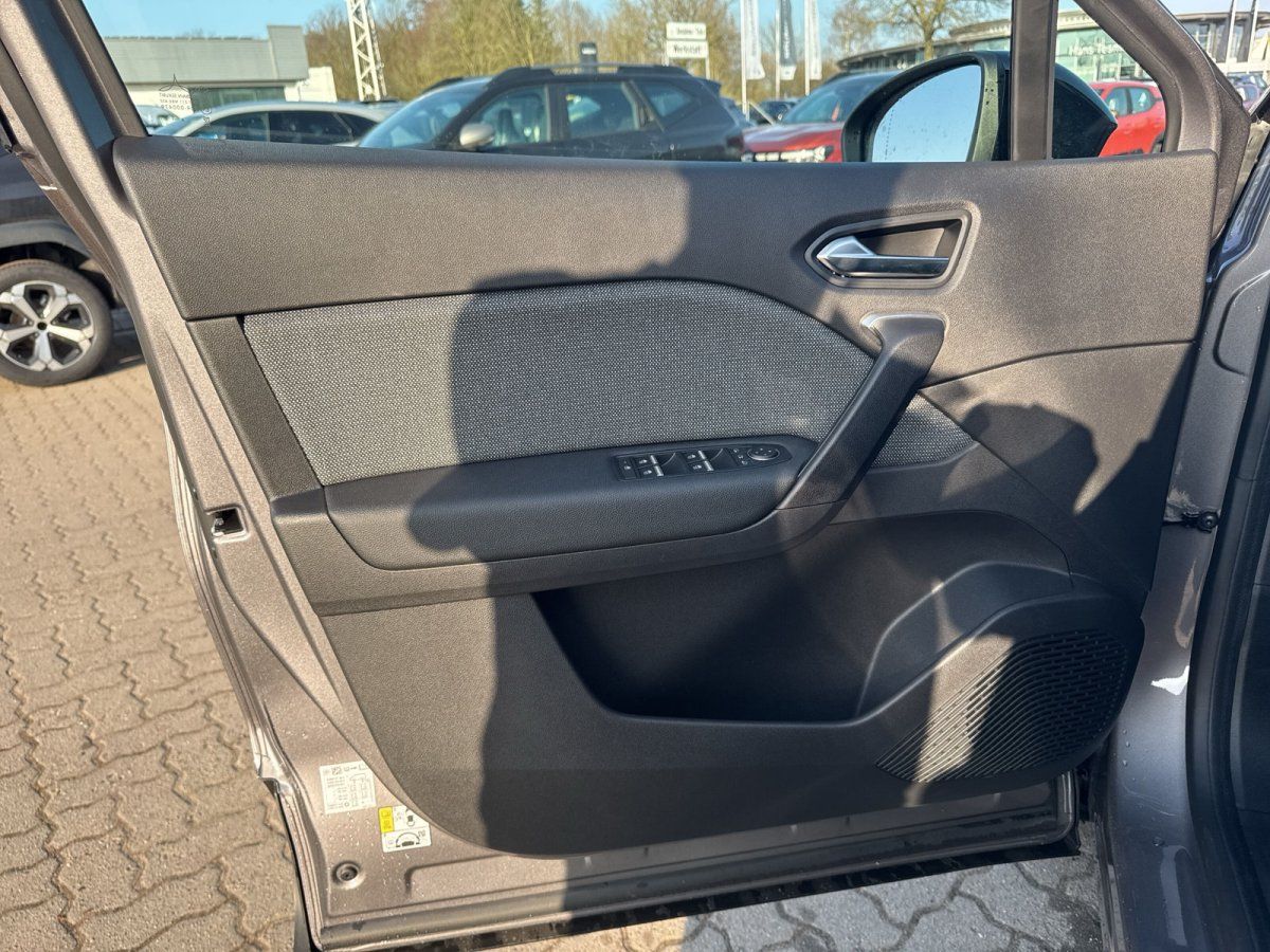 Fahrzeugtür Innenverkleidung mit Fensterheberschalter und Lautsprecher in grauem Interieur