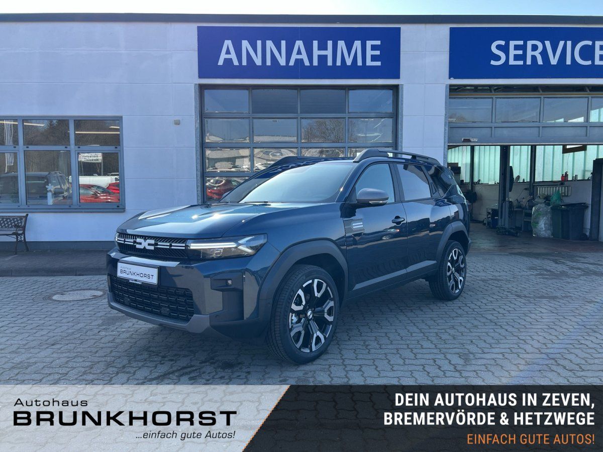 Dacia Duster SUV in Dunkelblau im Autohaus Brunkhorst Showroom
