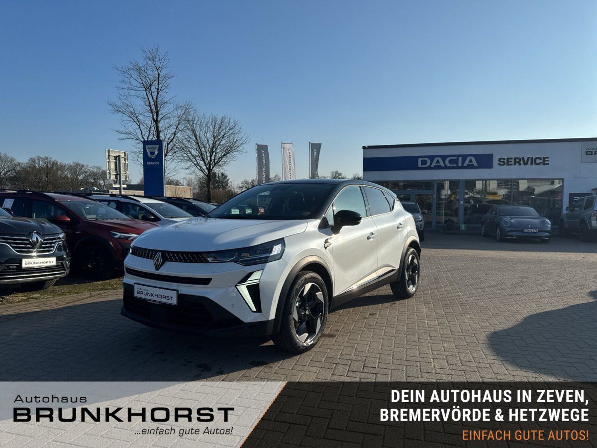 Weißer Renault Captur im Autohaus Brunkhorst Showroom, moderne SUV-Frontansicht